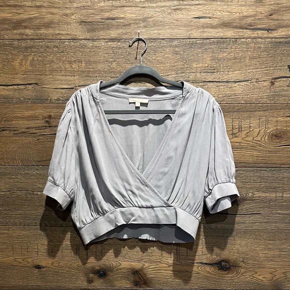 NWOT v-neck cropped blouse - Picture 2 of 7